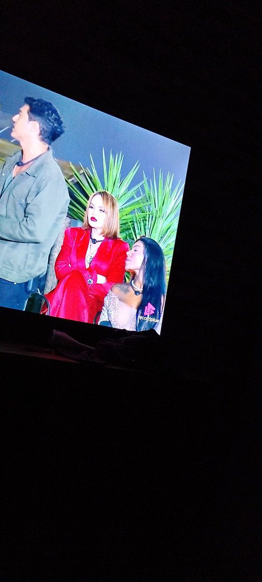 ClauRAmaral's tweet photo. #afazenda17 
@gabyspanic  fazendo a egípcia! https://t.co/IKyyhsxAOb
