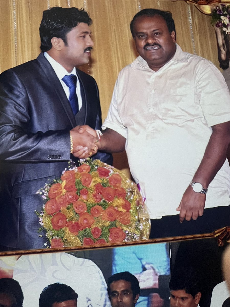 BRShetty1's tweet photo. ಕೇಂದ್ರ ಉಕ್ಕು ಮತ್ತು ಭಾರೀ ಕೈಗಾರಿಕೆಗಳ ಸಚಿವರು ಹಾಗೂ Janata Dal Secular ರಾಜ್ಯಾಧ್ಯಕ್ಷರು ಆಗಿರುವ ಸನ್ಮಾನ್ಯ H D Kumaraswamy ಅವರಿಗೆ ಜನ್ಮದಿನದ ಹೃತ್ಪೂರ್ವಕ ಶುಭಾಶಯಗಳು.

ದೇವರು ನಿಮಗೆ ಉತ್ತಮ ಆರೋಗ್ಯದೊಂದಿಗೆ, ಇನ್ನೂ ಸುದೀರ್ಘಕಾಲ ದೇಶಸೇವೆ ನಡೆಸುವ ಶಕ್ತಿಯನ್ನು ಅನುಗ್ರಹಿಸಲಿ ಎಂದು ಪ್ರಾರ್ಥಿಸುತ್ತೇನೆ. https://t.co/EWidIhdNfG
