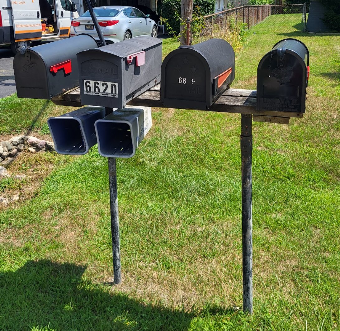 Doing a study. Trying to get as close as possible.
Saw this mailbox over the summer and liked the mix of simplicity and complexity between the mailboxes, the wood, and the worn metal and plastic.

#maya #gameart #3D #realtime #realistic #3dmodeling