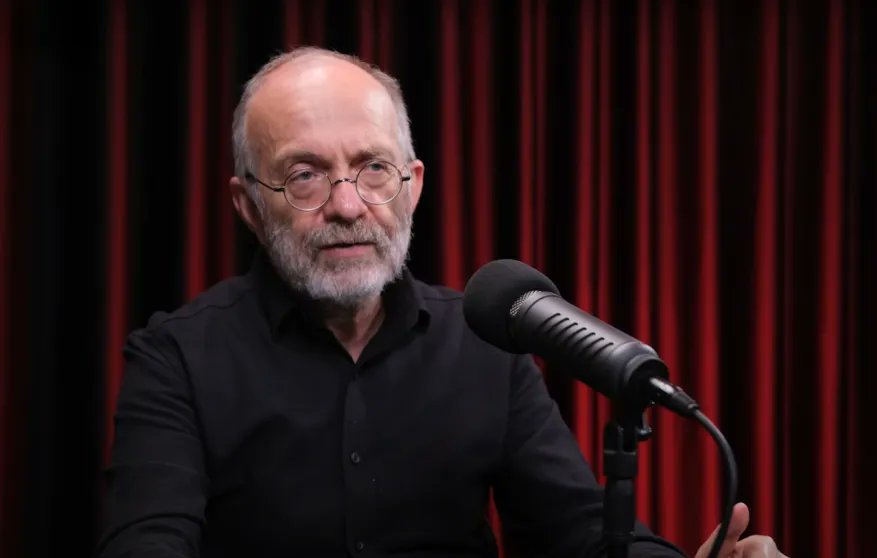 Kemal Okuyan: Bize ulus devletin otomatikman otoriter ve belli bir etnik gruba ait olduğu kabul ettirilmek isteniyor. Parçalara ayırdıkça sermayenin hakimiyeti artar, sınırlar önemsiz hale geldikçe sermayenin hareket alanı özgürleşir
haber.sol.org.tr/haber/kemal-ok…