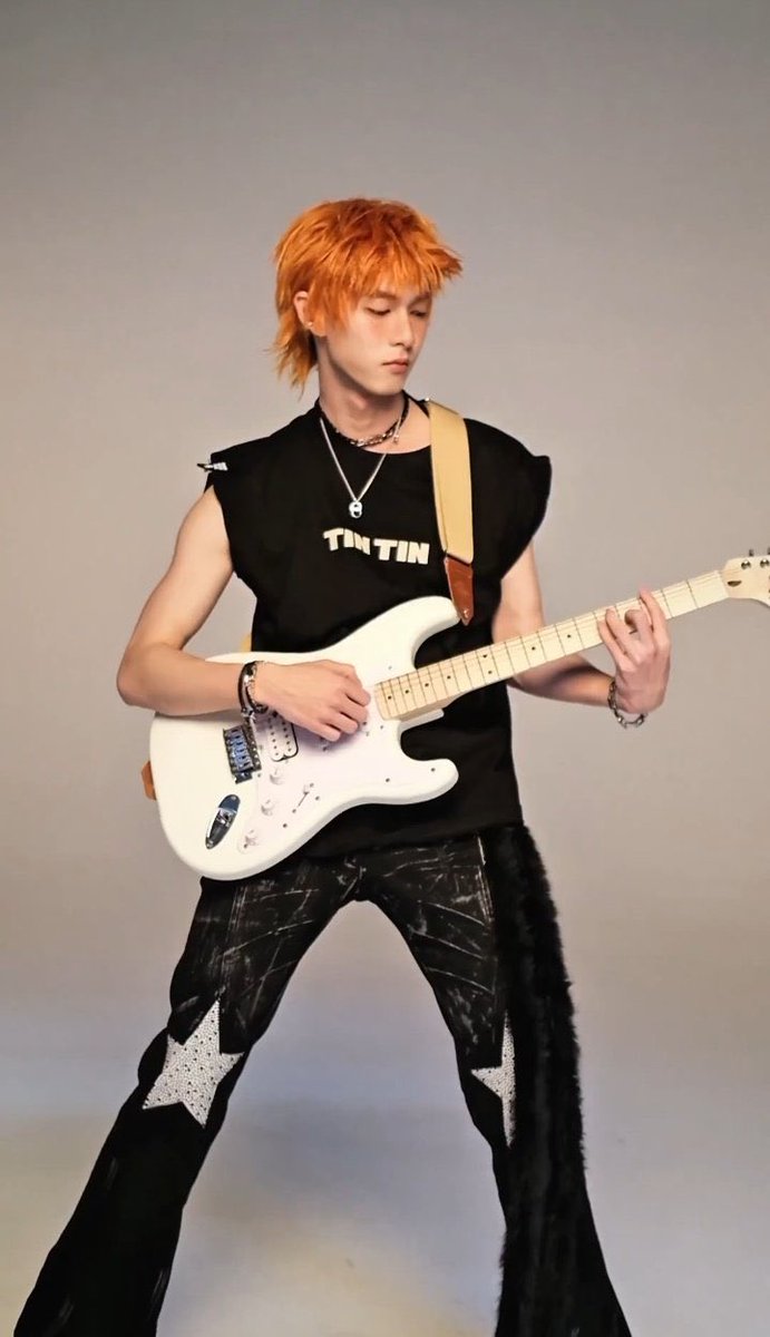 falln__'s tweet photo. i talked about pooh playing a rock star role many times and seeing him doing such style for tintin just made my dream come true😩😭

#ppoohkt
#TINTINOriginal https://t.co/yM00d6hRJL