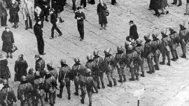 44 lata temu, 16 grudnia 1981 r. w Katowicach oddziały ZOMO i wojska dokonały pacyfikacji KWK „Wujek”, w wyniku której zginęło na miejscu lub zmarło w szpitalach 9 górników, a 23 zostało rannych. Najmłodszy z zastrzelonych miał zaledwie 19 lat.