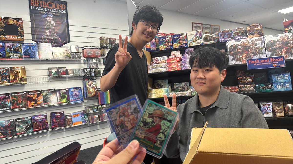 NZ mates: “Hey Gab please buy us OP13 English for Asia and bring it back with you. Thanks”

Both guys pulled Mangas. FML.

#OPTCG #OnePiece