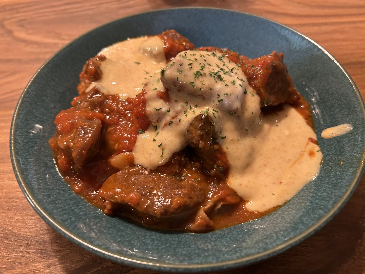 M_or03's tweet photo. なお、ローマ郷土料理に敬意を払って牛テールを使ったけど、牛スネの方が食べやすくて美味かった https://t.co/WUWud5vLfg