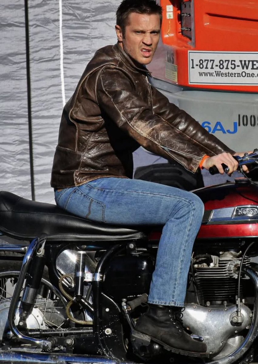 DailyDevonSawa's tweet image. Pick me up please