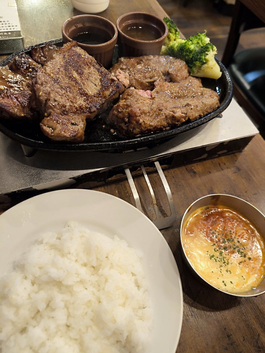polapachi's tweet photo. 健康診断明けなのでめっちゃ食べる
#ステーキMAX https://t.co/B42cmCfEcS