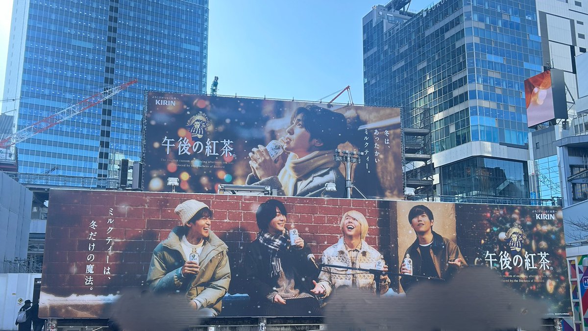 おめめ愛 CELINE / キュイルトリオンフ ジップ付きカードホルダー 国内配送