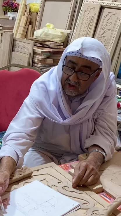 #الأحساء_لا_تتثاءب
69 #فنون_الأحساء
#عام_الحرف_اليدوية
 نعى أهل الهفوف وعموم الأحساءانتقال  شيخ الحرفيين الفنان عبدالله الشبعان إلى بارئه رحمه الله
منسوبومركزالنخلةللصناعات الحرفيّة(الأول من نوعه بالمملكةعام ١٢٢٤)نعزي ذوي الفقيدومحبيه
خلوق وعطاء وأثرفي إحياءفنون الحرف
<a href="/mediaeyes2/">عيون الاعلام</a>