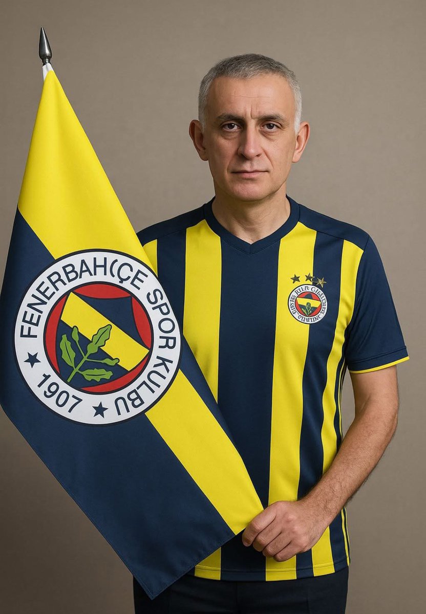 Senin Osimhen'in, Sane'n, İcardi"n varsa adamların kapı gibi İbrahim Hacıosmanoğlu'su var.
Hadi bakalım, kolaymı öyle!!!!🤔