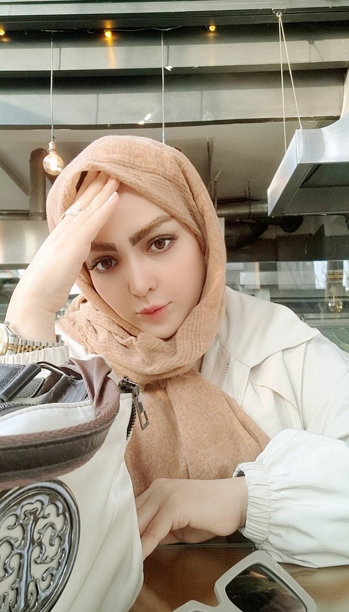 SaeidehInsight's tweet photo. دور فلکی یک سره بر منهج عدل است   ****  خوش باش که ظالم نبرد راه به منزل 
حافظ قلم شاه جهان مقسم رزق است ****   از بهر معیشت مکن اندیشه باطل https://t.co/DqIvoGSMfN