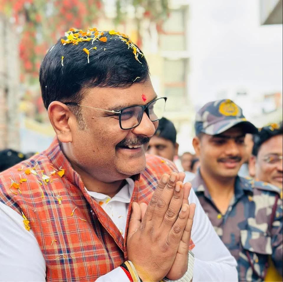 असंख्य कार्यकर्ताओं के प्रेरणापुंज, परम आदरणीय बड़े भैया श्री <a href="/SubratPathak12/">हिंदू Subrat Pathak</a> जी को भाजपा राष्ट्रीय परिषद सदस्य नियुक्त किए जाने पर हार्दिक बधाई एवं शुभकामनाएँ!