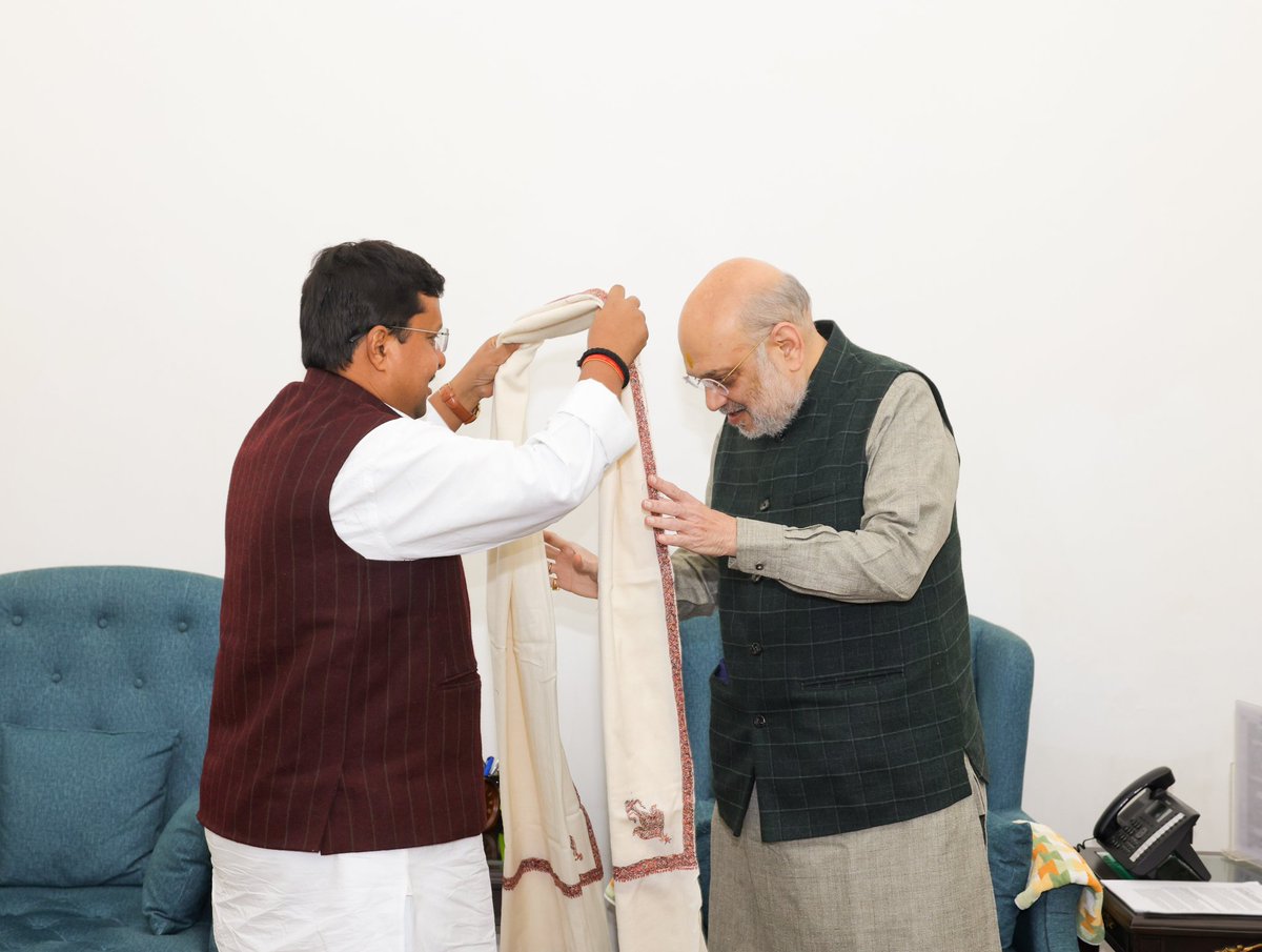 NitinNabin's tweet image. राष्ट्रीय कार्यकारी अध्यक्ष का दायित्व संभालने के उपरांत आज केंद्रीय गृह एवं सहकारिता मंत्री आदरणीय श्री @AmitShah जी से भेंट कर उनका आशीर्वाद प्राप्त किया। 

आपका मार्गदर्शन संगठनात्मक दायित्वों के निर्वहन में सदैव प्रेरणा प्रदान करता रहा है।