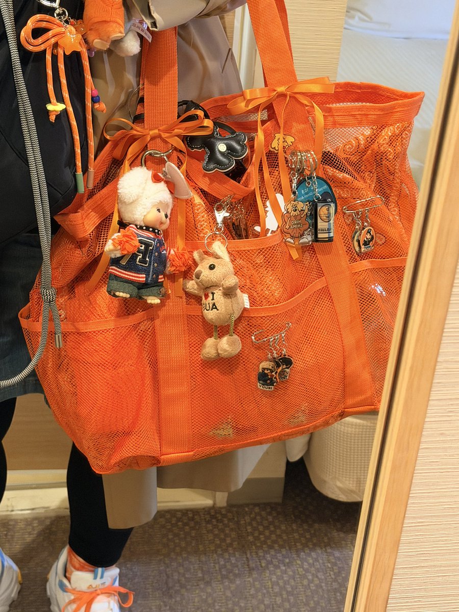 これから会場向かいます😊🧡 オレンジ🧡のデカバッグ持ってます