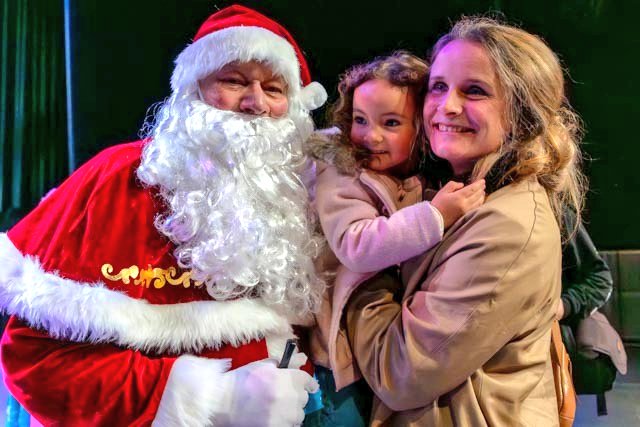 Ne cherchez plus la joie ..
Elle habite <a href="/valdereuil_info/">Val-de-Reuil</a> .