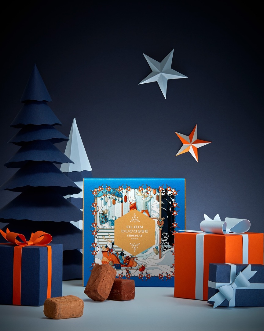 今年のクリスマス限定パッケージには、冬の夜空をイメージしたブルーの