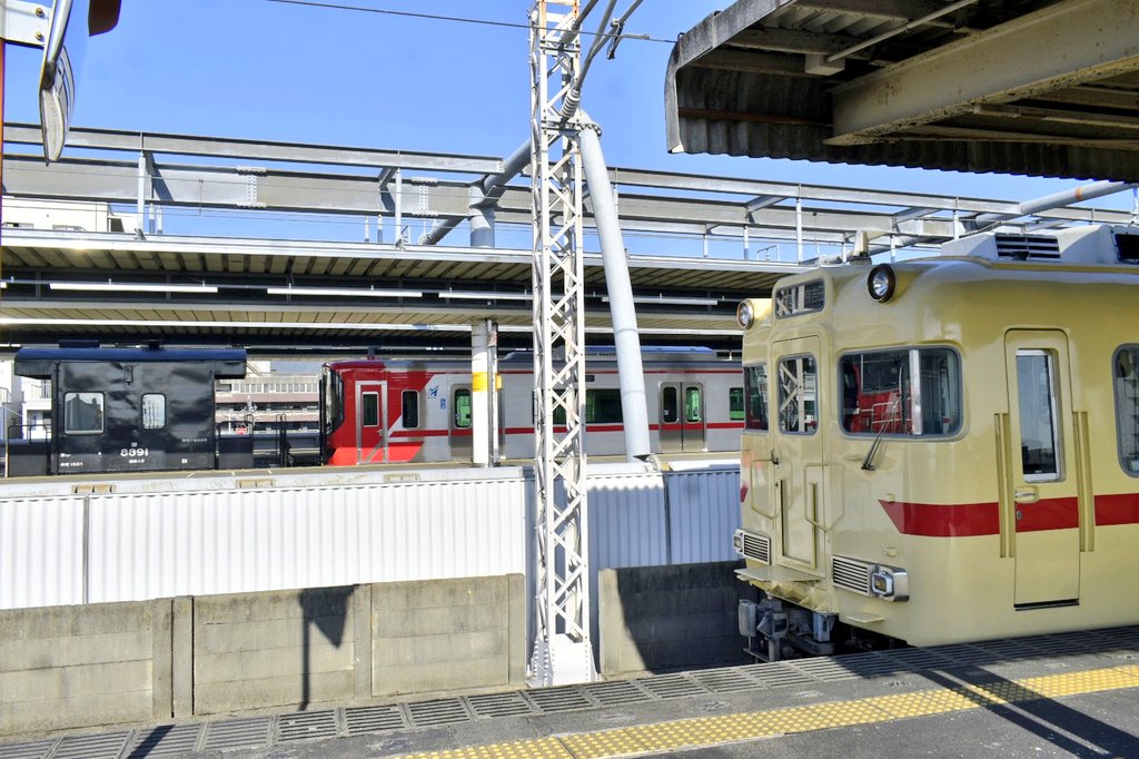 蒲郡駅6013Fと9528F