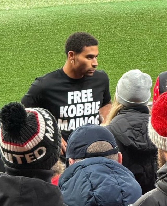 UtdFaithfuls's tweet photo. I know I'm not the only United fan that loves Kobbie Mainoo, but this move from his brother is absolutely embarrassing.

Garnacho's brother did something similar, and now Mainoo's brother too? Really tired of these players' families putting up dramas, imagine this happening under Sir Alex Ferguson, it would be the end of that player at Man Utd.

What was Mainoo's brother thinking doing this after seeing how the fanbase turned on Sancho and Garnacho for their attitudes?

If I was Mainoo, I'd be absolutely fuming at my brother because this is such an own goal which has surely turned lots of fans against him.
