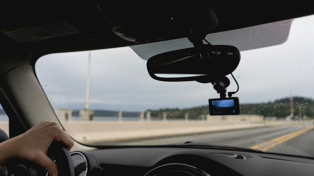 fadouce's tweet photo. #Dashcams 🎥 : comment votre voiture 🚘 peut devenir un outil de #surveillance de masse
Des cybercriminels 🏴☠️ peuvent en effet espionner tout ce qu’il se passe autour et à l’intérieur de votre voiture
https://t.co/nojGzfFuTT https://t.co/6ae7L4qHIL