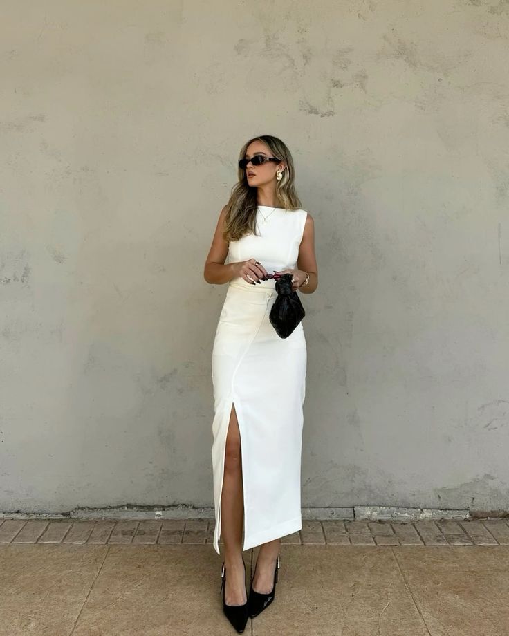 Stop scrolling this is what effortless elegance actually looks like.

From a silk slip dress to tailored layers and clean silhouettes, these evening outfits don’t chase attention, they earn it.
Less noise. Better fit. Quiet confidence.
Which one is your go-to evening look? 👀✨