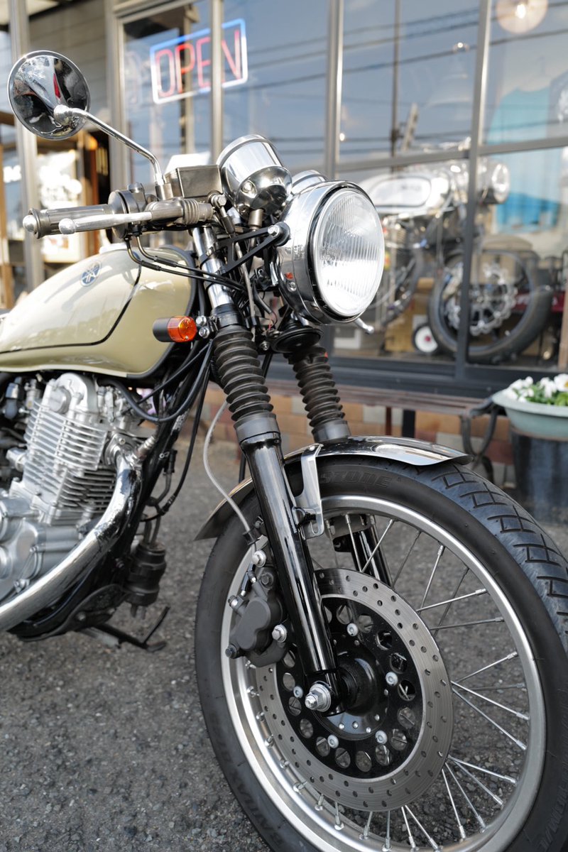 CASCADASR's tweet image. フルノーマルからのカスタムのご依頼、ありがとうございました☆
お待たせ致しました🙇‍♂️
#sr400 #カスカーダ #デイトナ #カスタムハウススティンキー #クラフトマン #ハイエースアースカラー #北九州