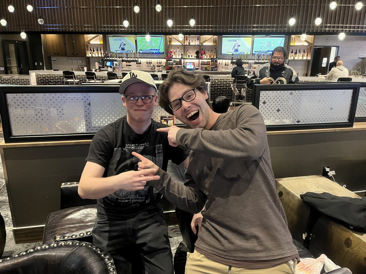 I just met my hero today. <a href="/Mishunz_/">Mishunz</a> has been a huge inspiration through my smash journey and I wouldn’t have been able to do it without him. Thank you mishunz