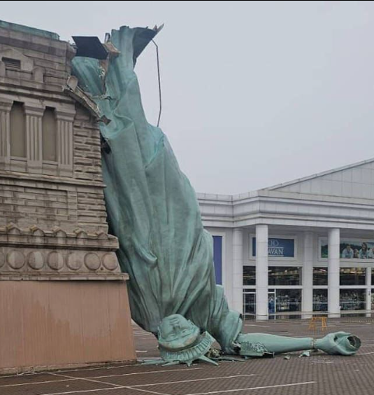 Storm Topples Havan's 24-Meter Statue of Liberty Replica in