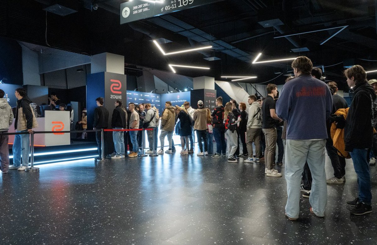 Starladder Budapest Master 2025 has come to an end.

Over the past few days, our team spent long hours at the ZOWIE booth—talking setups, playing side by side, and sharing time with everyone who stopped by.

We exchanged thoughts, played together, and connected through the