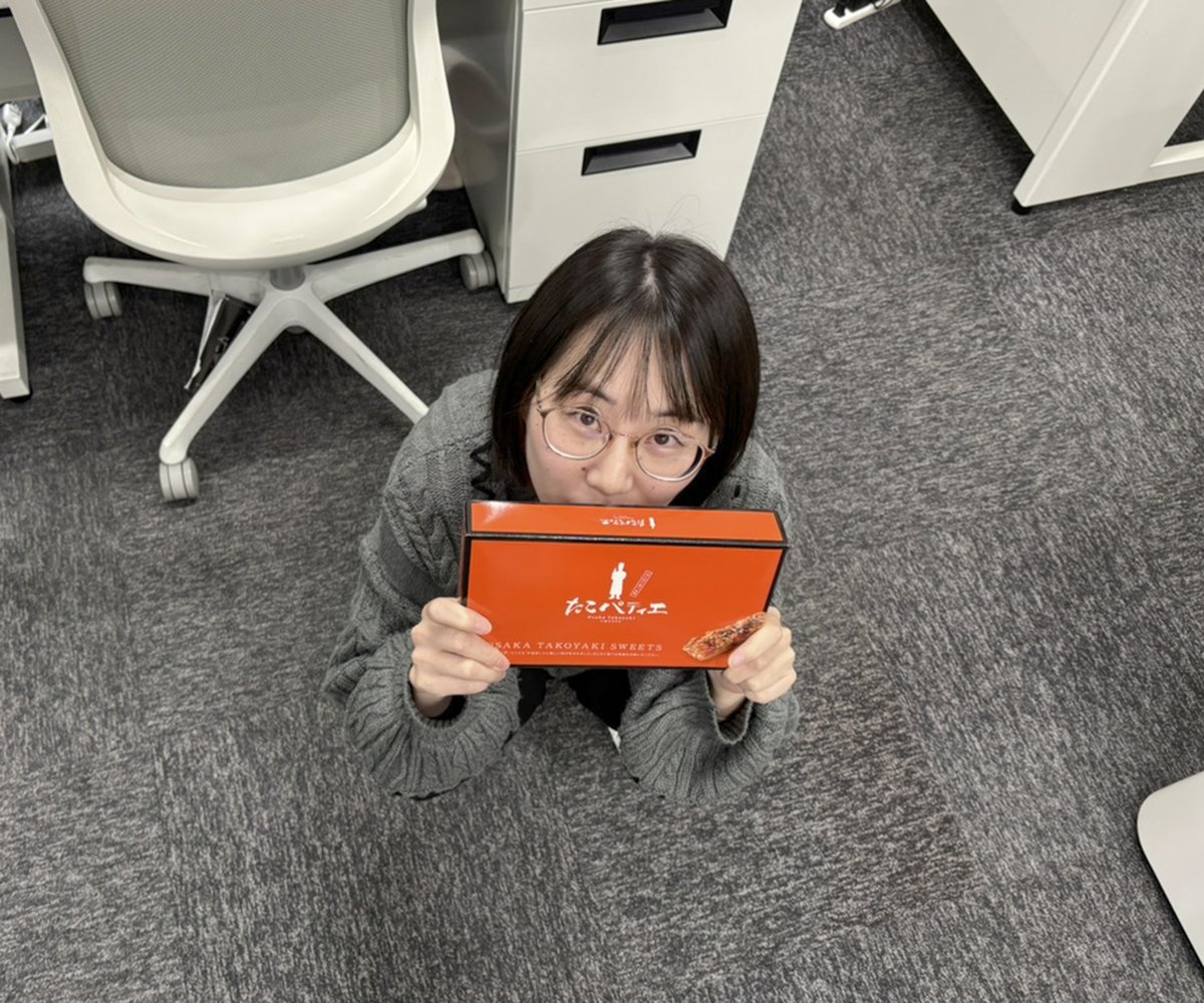 rcntjp's tweet photo. スタッフがUSJに行ってきたようです！
お土産をいただきました！

#web制作会社の日常 https://t.co/fn9s2FUfjp