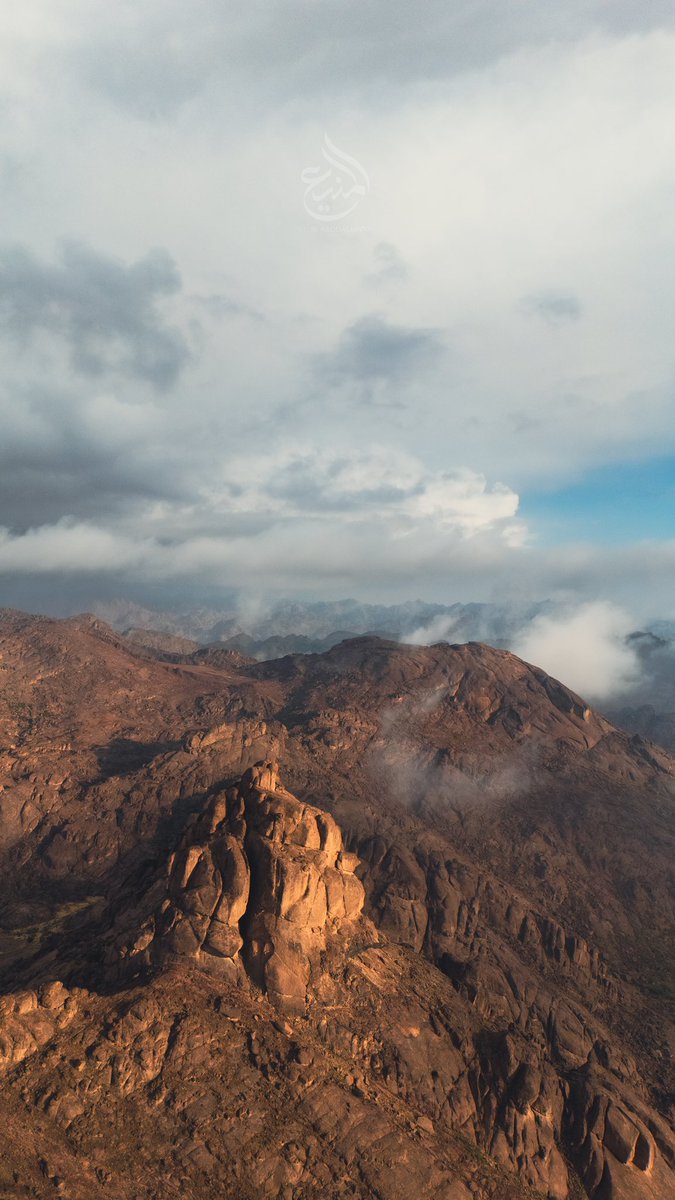 abodalmny3's tweet photo. لوحة ربانية من تضاريس #حائل .
مشاهد من قلب جبال اجا 
حيث العلو يليق بها 🌫️♥️⛰️. https://t.co/elhtOBCOkp