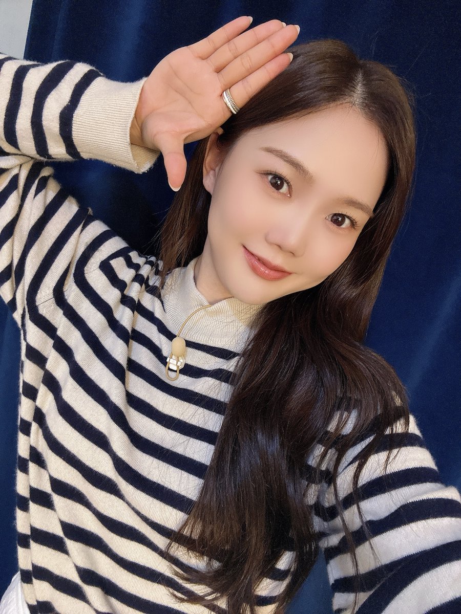 8_OHMYGIRL's tweet photo. [#OHMYAir] 잠시 후 8시 30분, 'MBC every1 위대한 가이드2.5-대다난 가이드'에 #효정 이 출연합니다🫶 8화도 쩡이와 함께 달려요 🏃‍♀️
   
#오마이걸 #OHMYGIRL #OMG https://t.co/s16N3PMkos