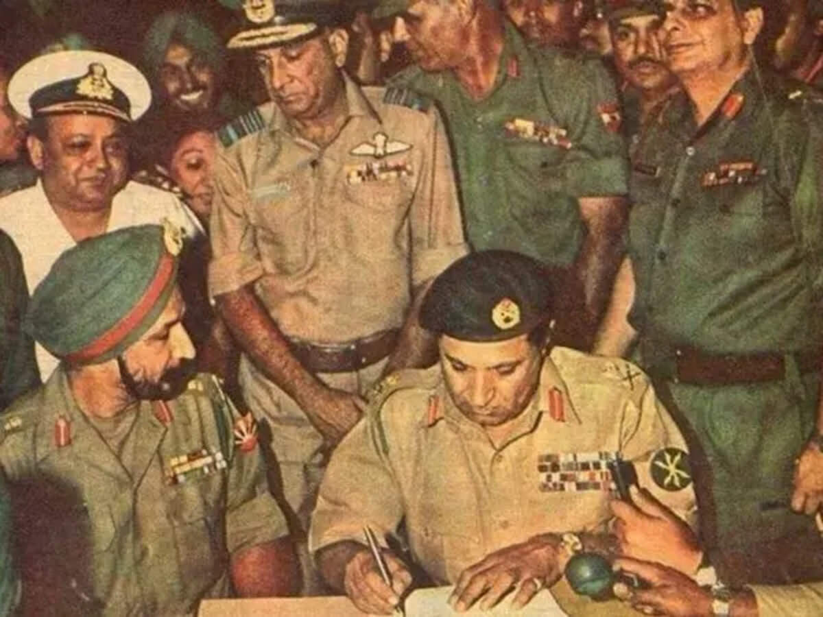 AjayPandeybasti's tweet photo. 1971 के युद्ध में भारत की सीमाओं की रक्षा करते हुए अपने शौर्य, समर्पण और अटूट संकल्प से पूरे विश्व में इतिहास रचने वाले हमारे सशस्त्र बलों के वीरों को विजय दिवस पर नमन करता हूं।
#VijayDiwas https://t.co/Ik4uXTlONh