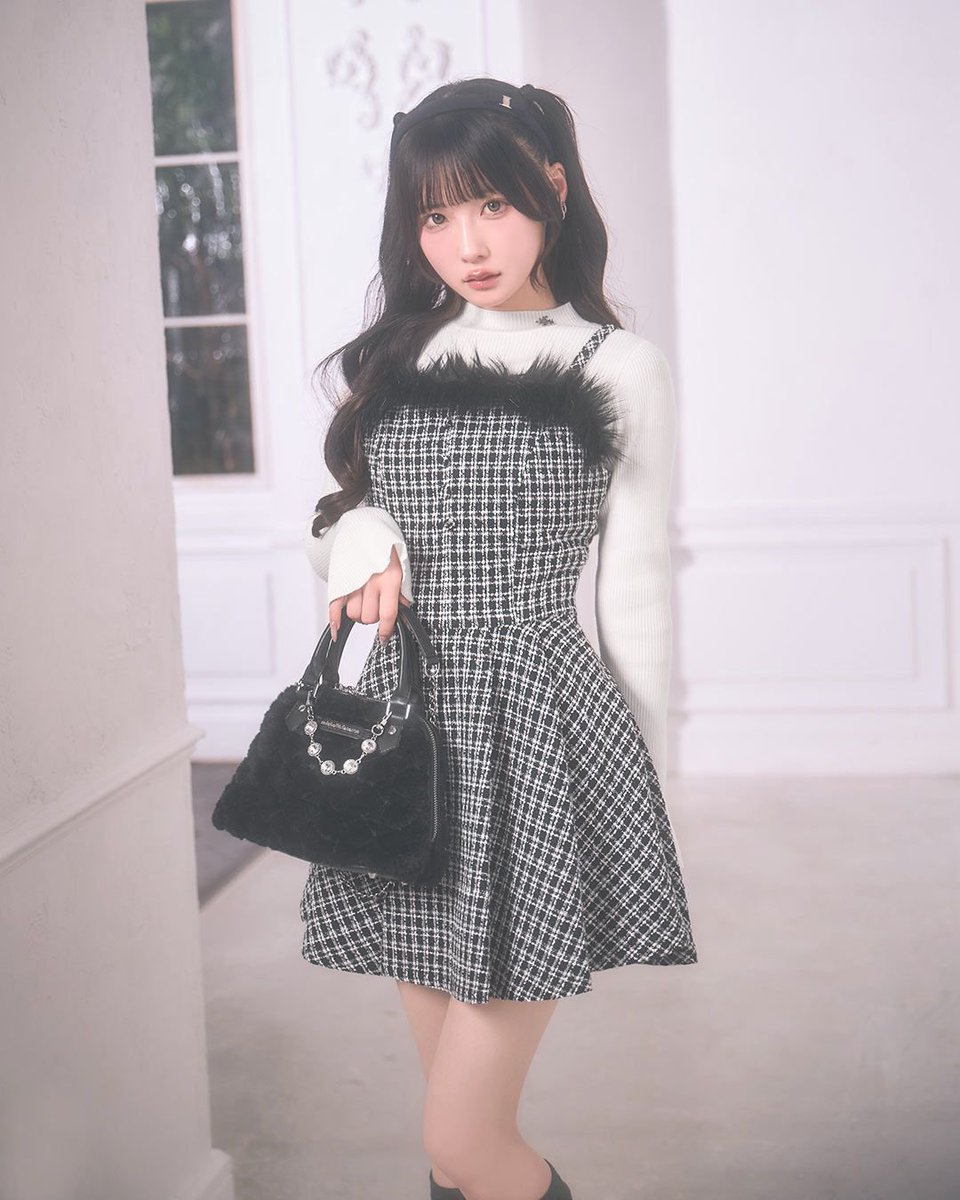 𝐍𝐄𝐖 𝐀𝐑𝐑𝐈𝐕𝐀𝐋 】 胸元のふんわりフェザーがかわいいワンピと