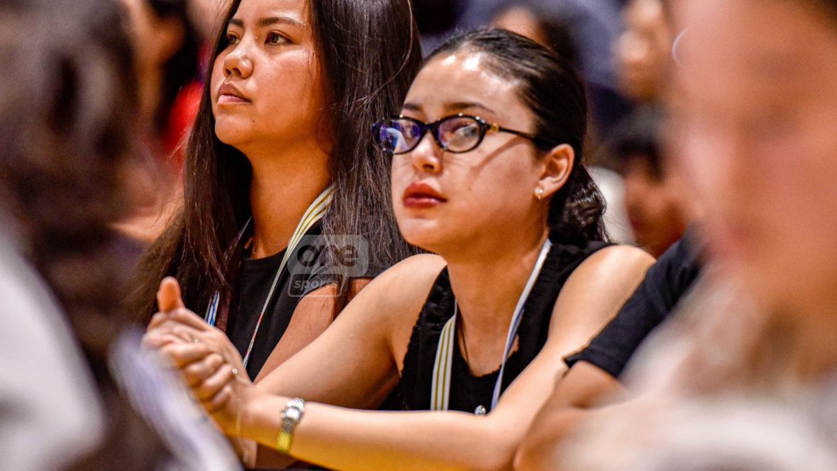 OneSportsPHL's tweet photo. HERE FOR JULIANA 🤗🇵🇭

Phoenix Fuel Masters guard Ricci Rivero and artist Claudia Barretto are in the crowd at the SEA Games 2025 Thailand to cheer on Juliana Gomez as she makes her fencing debut representing the Philippines. | 📸 David Cubangbang/Cignal https://t.co/zkDNWf8mx4