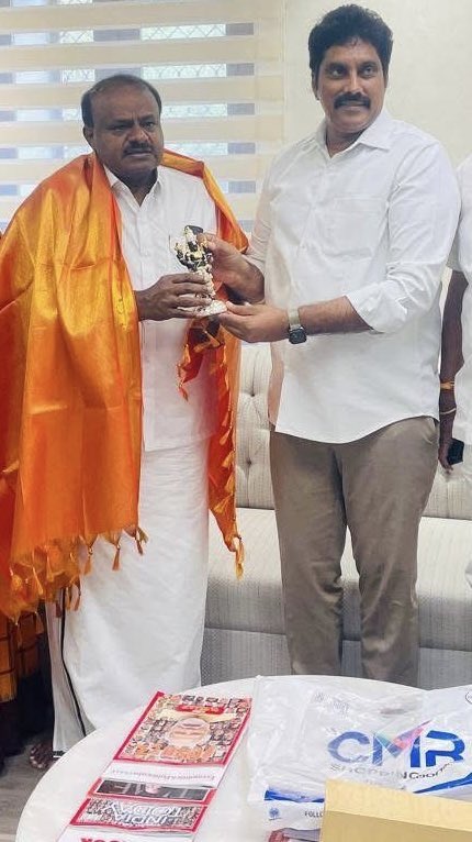 kvr_bjp's tweet image. My Heartiest birthday greetings to Union Minister Shri @hd_kumaraswamy Ji . May he be blessed with good health, long life, and continued strength to serve the nation and society with commitment and vision.
#FilePhoto