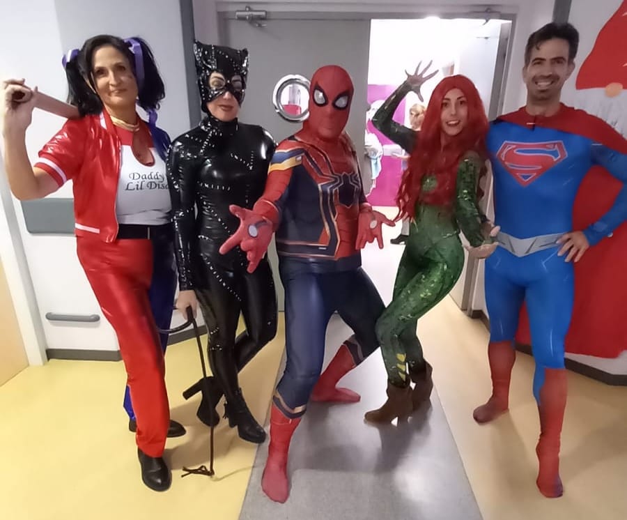 AGSSurSevilla's tweet photo. 🎊🦸🏻‍♀️Actividad muy entretenida con los más pequeños mediante la visita de superhéroes. Gracias a la Asociación Por la Sonrisa de un Niño por ayudar a amenizar la estancia💟

#SomosValme #HumanizAGSSurSevilla https://t.co/zS8ki4Jd20