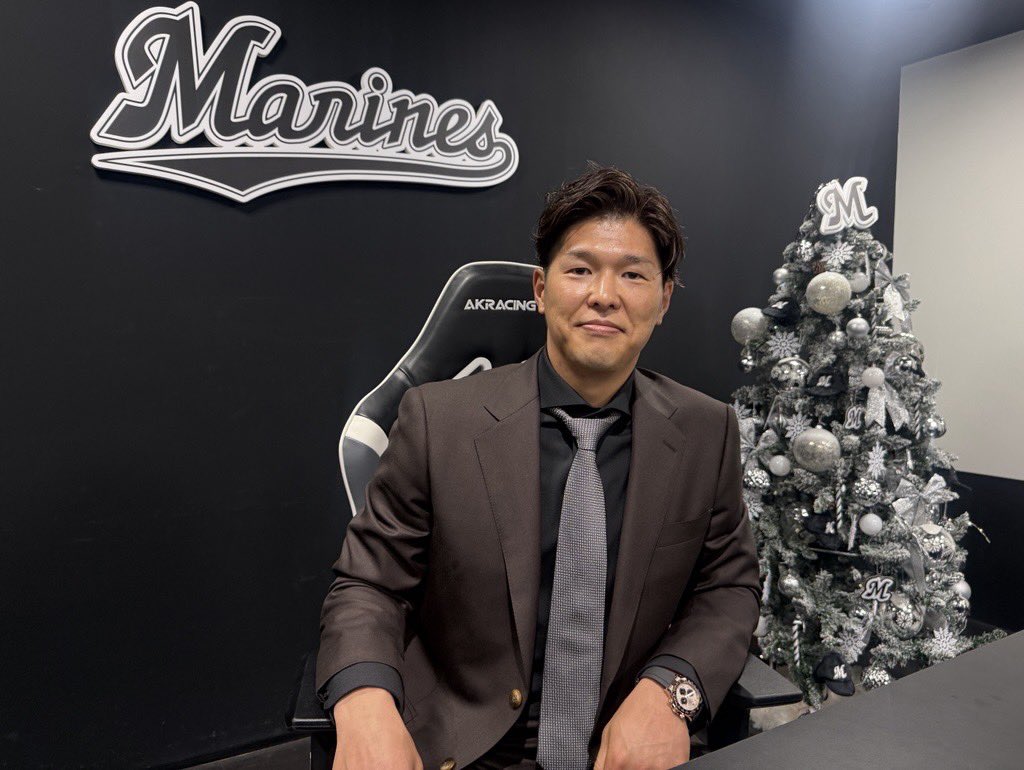 chibalotte_pr's tweet photo. 契約更改を終えた #中村奨吾 選手。
「悔しい一年」と振り返りました。
そして「9月に手術した腰に関しては、もうしっかりと動ける状態になっています。ここからもっと出力を上げていきたい」と話していました。
#chibalotte #広報 https://t.co/AKGeybYUXl