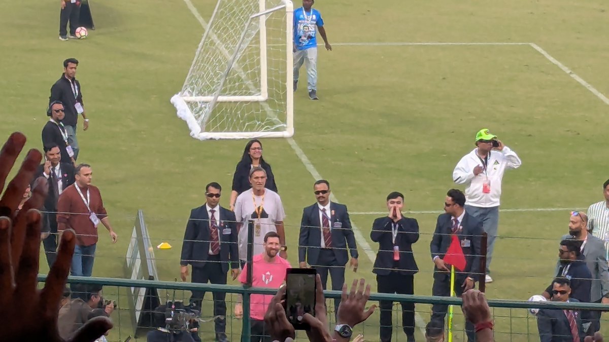 VeryHarshGuyfcb tweet media