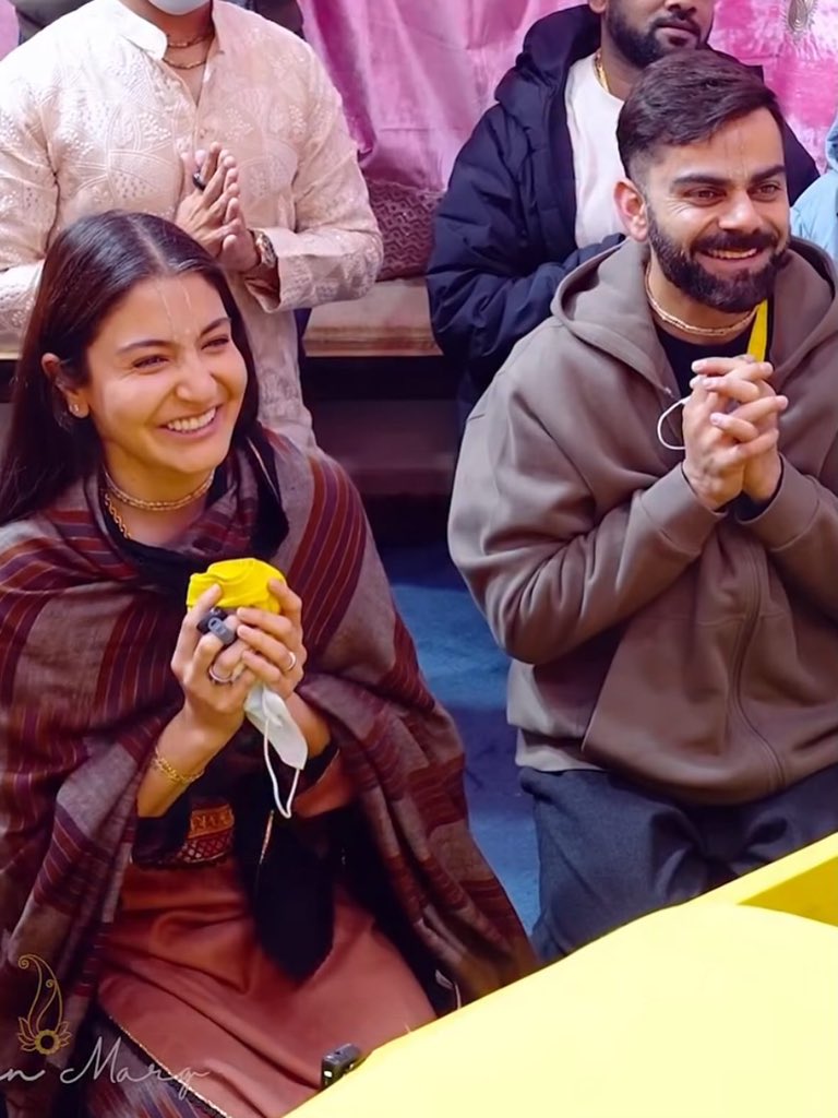 Virat Kohli's happiness while taking blessings from Shri Premanad Ji Maharaj. 🤍
