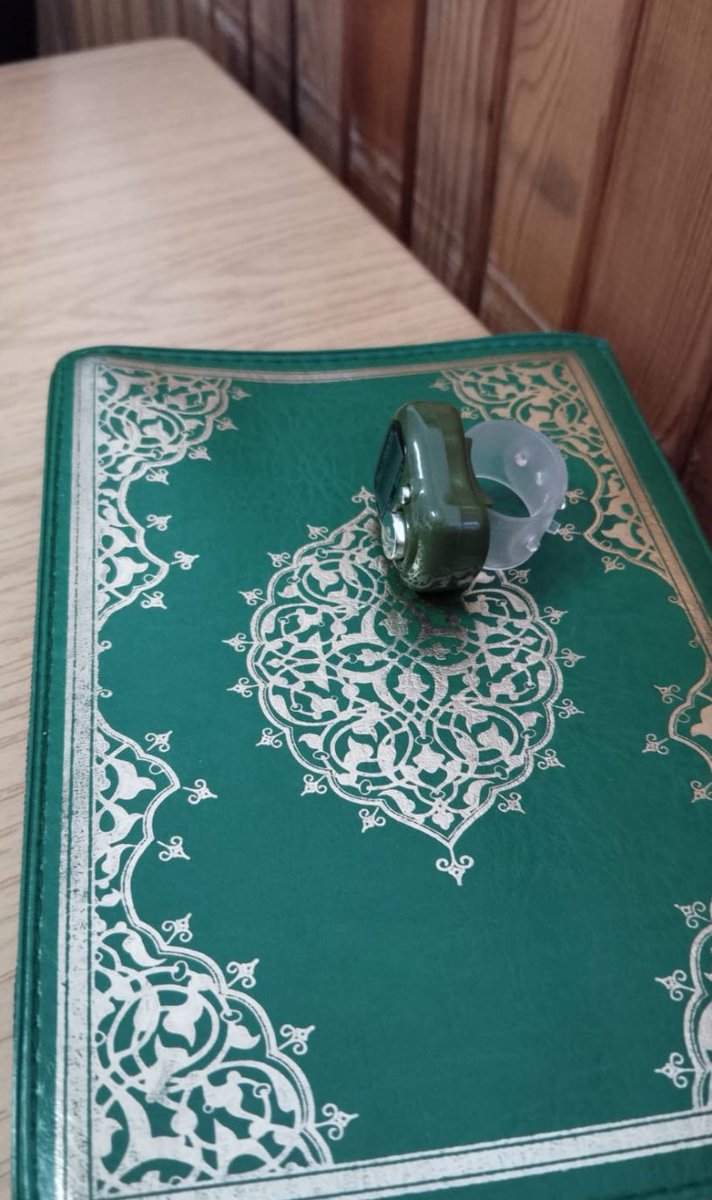 Şu hayatta her şey bir lûtuf değil midir?Aldığın nefes, gördüğün ışık, kalbine dolan huzur ve dahası… Hepsi Rabbin sana sunduğu sessiz ikramlardır, nimetlerdir. Kimi zaman bir tebessümde, kimi zaman bir duada gizlidir lütuf. Fark eden için her an,bir şükür sebebidir aslında 💖🌸
