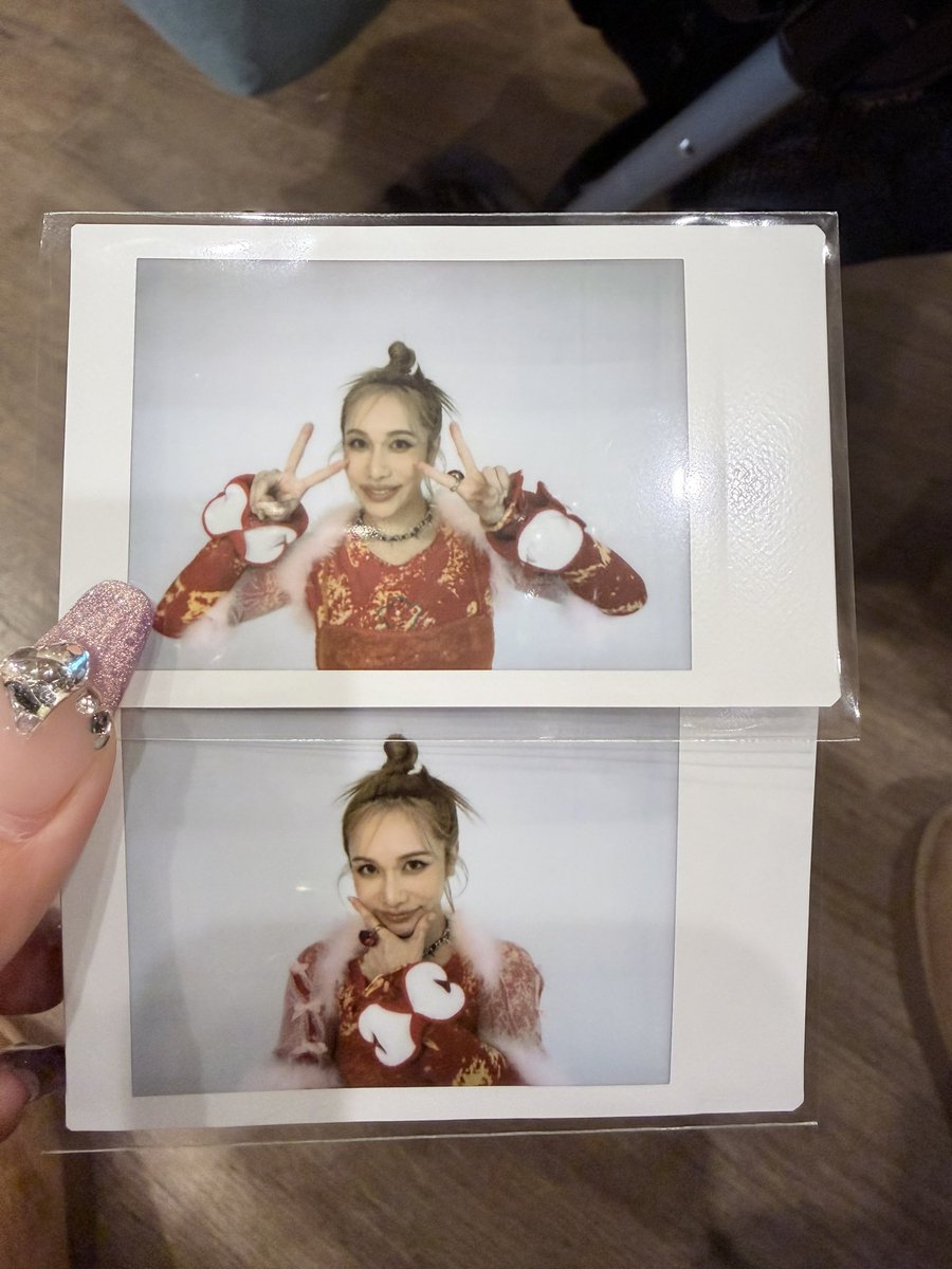 heraherashika's tweet photo. ヘラヘラ大感謝祭 交換 ヘラヘラ三銃士

譲 チェキありしゃん

求 チェキ まりなちゃんorさおりん

会場周辺にいます。
条件合う方いましたら交換よろしくお願い致します。 https://t.co/XI7z02NuO0