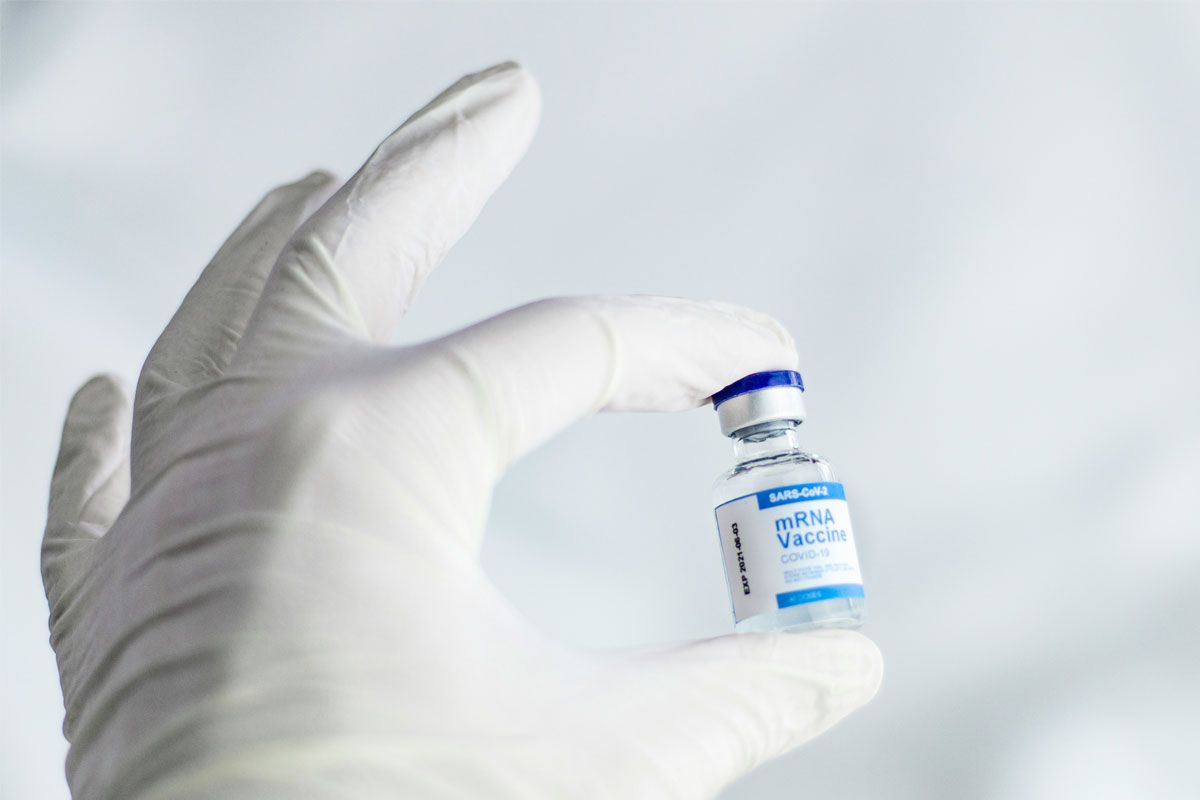 gavi's tweet photo. For years, vaccine sceptics claimed mRNA vaccines would cause delayed harms like increased deaths from cancer, heart disease or other causes. 

A massive four-year study in France has tested these claims, using data from 30 million adults. The result?COVID-19 vaccines didn’t just protect people from COVID-related deaths – the vaccines are actually associated with reduced deaths by 25% from all causes.  

Dig into the data: https://t.co/sBHEGHQWp0