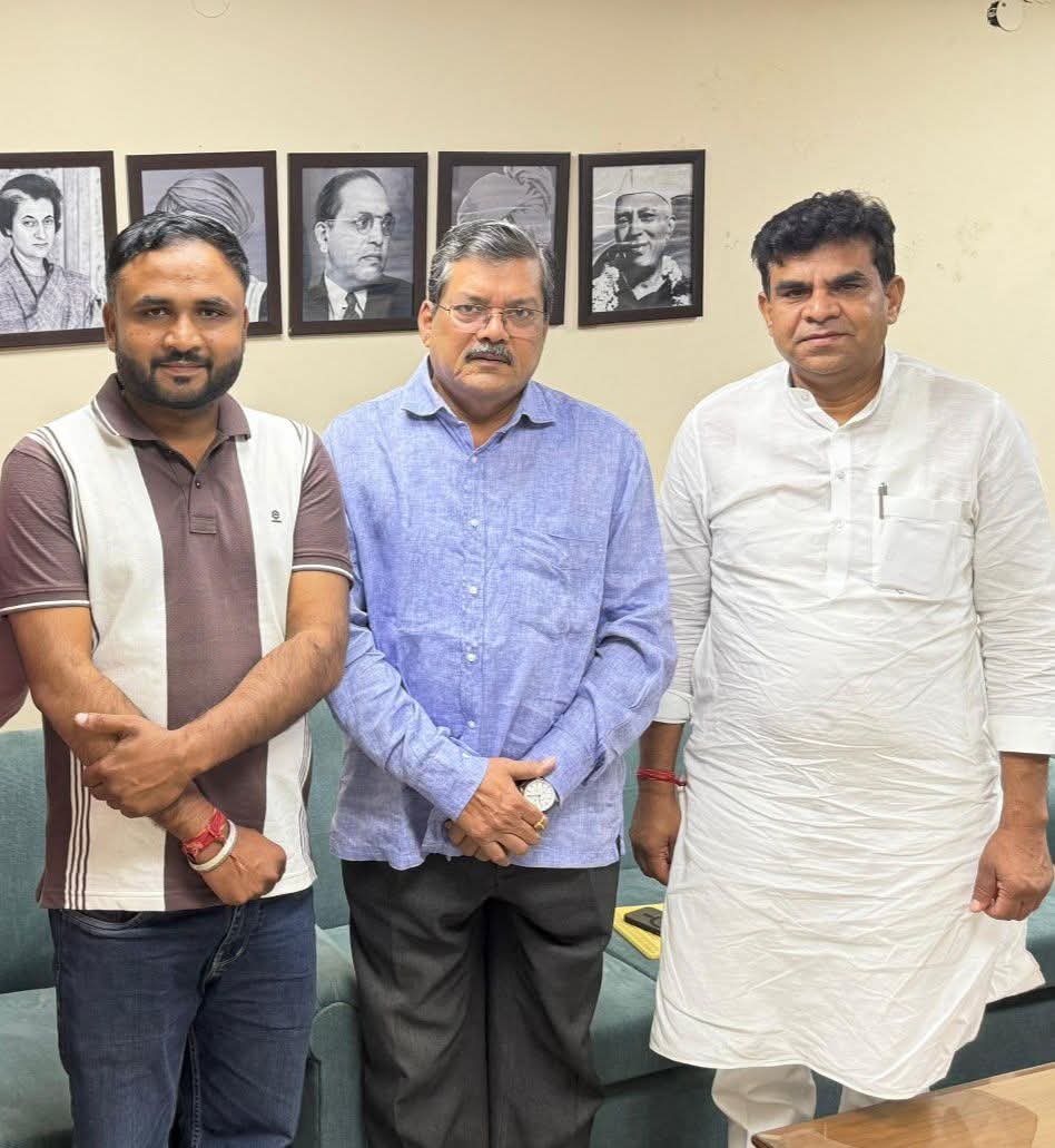 दिल्ली में अखिल भारतीय कांग्रेस कमेटी के महासचिव व गुजरात प्रभारी राज्यसभा सांसद श्री मुकुल वासनिक जी से पूर्व विधायक जमवारामगढ़ व जिलाध्यक्ष जिला कांग्रेस कमेटी जयपुर देहात ईस्ट गोपाल जी मीणा के साथ  शिष्टाचार मुलाकात व चर्चा की
<a href="/INCRajasthan/">Rajasthan PCC</a>