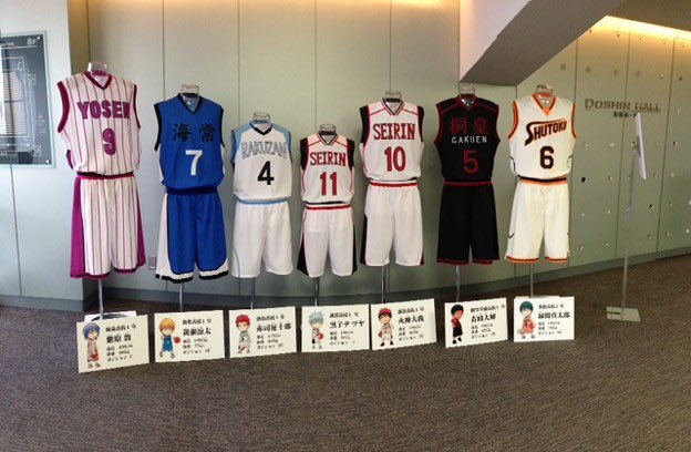 이건 진짜 다른 애들은 다 납득인데 5센치밖에 차이 안나는 쿠로코랑 아카시 체격차가 저만큼이나 난다는 게 ㄹㅇ 미친놈마냥 좋음;;;;;