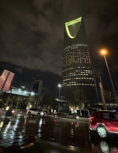 iazld6's tweet photo. أنا من نجد يكفيني هواها
و يبري علتي شربي لماها
و شوفي من نبيه و من نوده
غزالٍ تابعٍ قلبي هواها 
غزالٍ ضيعت عقلي و روحي
رمت قلبي و سهمي قد رماها
لها بالروح و فؤادي موده
و لا شيٍ من احوالي خفاها https://t.co/t5OyXyDUbi