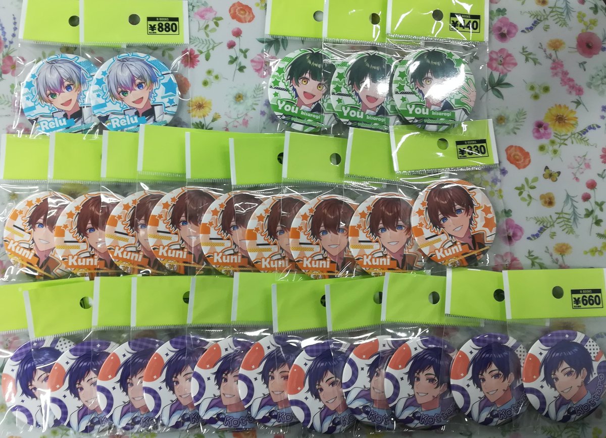 商品紹介】 『すたぽら』より 各種缶バッジが入荷しました！ ライブで