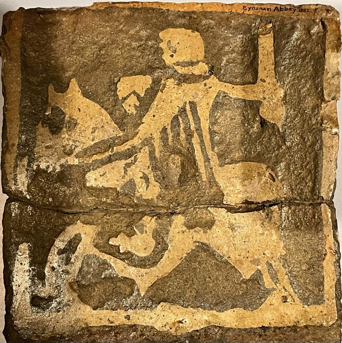 KPW1453's tweet image. Medieval floor tile from Eynsham Abbey in Oxfordshire. Now part of the collections at the Ashmolean Museum in Oxford. 📸 My own. #TilesOnTuesday #Ashmolean