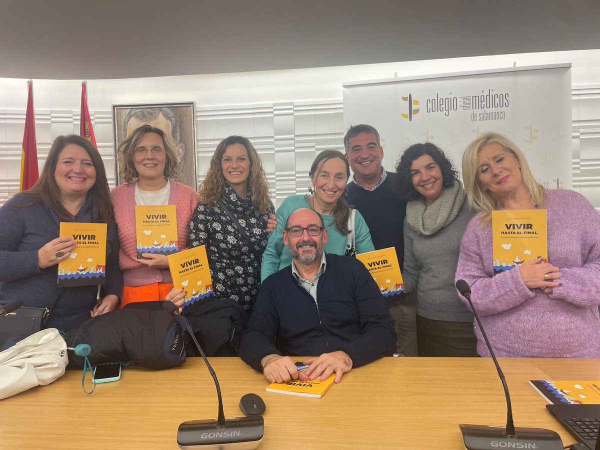 PaliativosTeam's tweet photo. Un placer presentar la guía en el #colegiomedico de Salamanca. Amigos y compañeros pasamos una tarde muy 8nteresantw hablando de #CuidadosPaliativos. #VivirHastaElFinal. @secpal_ https://t.co/vPZ5IxwmUi