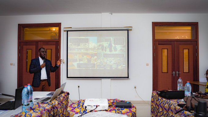PopDevUNFPA's tweet image. #CensusUpdate 🇨🇲

The hybrid census analysis workshop has begun in #Ebolowa.

@UNFPACameroon, @FAO and #RGPH4/RGAE are convening experts to validate analysis and modelling methods to generate reliable #population and agricultural estimates for areas with limited #data coverage.