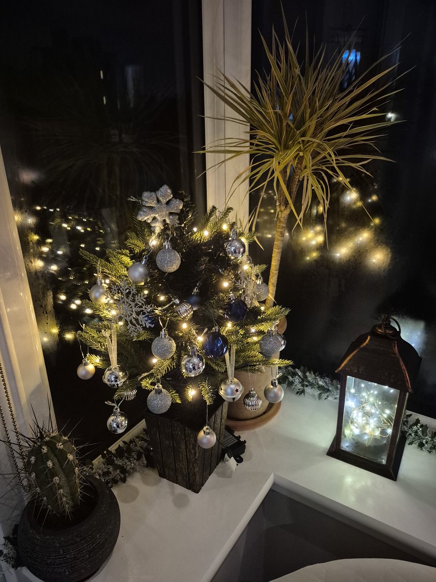bobbyrob1974's tweet photo. Here are some other pics from my sun room 📸
One of my favourite spaces, especially at this time of year.
#SunRoom #HomeVibes #FavouritePlace #FestiveSeason #ChristmasAtHome #CosyVibes #LifeAtHome https://t.co/7306VVzGfo