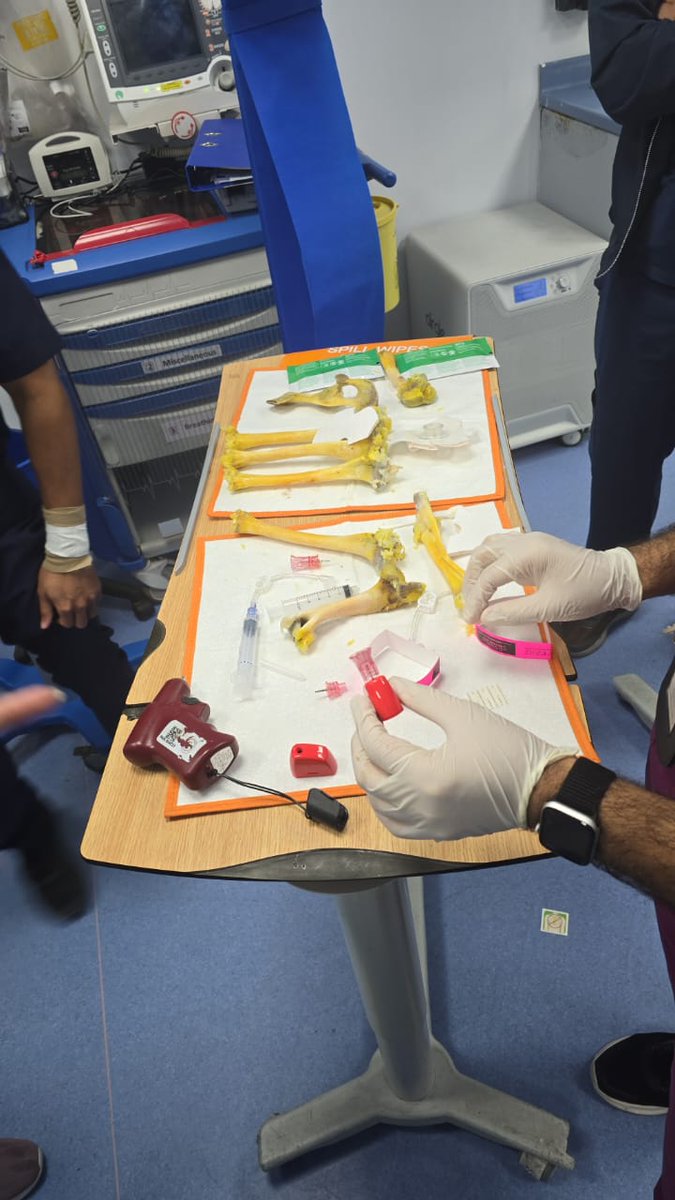 AAlwosibei's tweet photo. creative workshop
done today by Dr Dhyaa
to our ED team to build confidence when second lines and matter 
🚑🚑🚑

@QAlmulihi
#PSBEMJH https://t.co/zm5ZsrWuwc